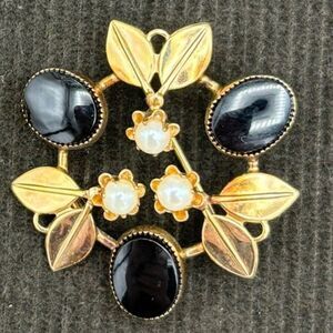 Vintage Amco Onyx Faux Pearl 12K Gold Brooch Pin 1950s